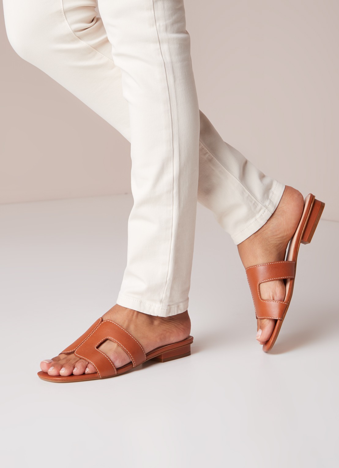 Dune London Loupe slipper van leer - voorkant 2 cognac