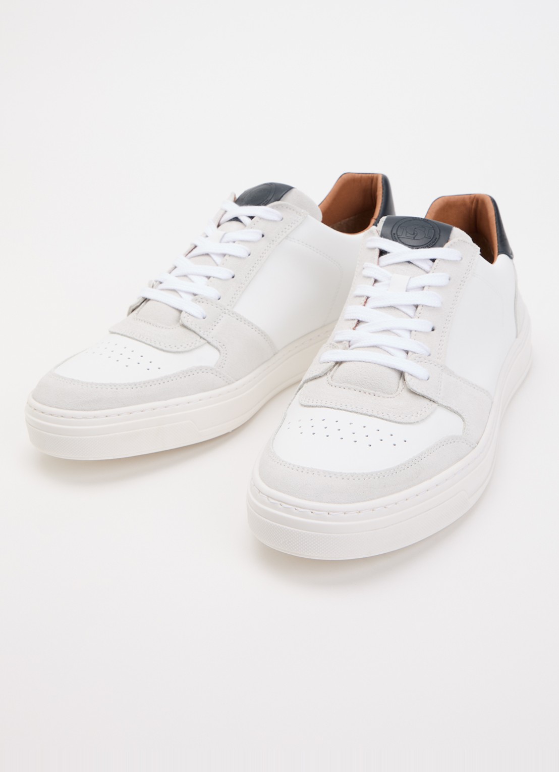 Dune London Wide Fit Tawly sneaker van leer met suède details - detail 2 wit