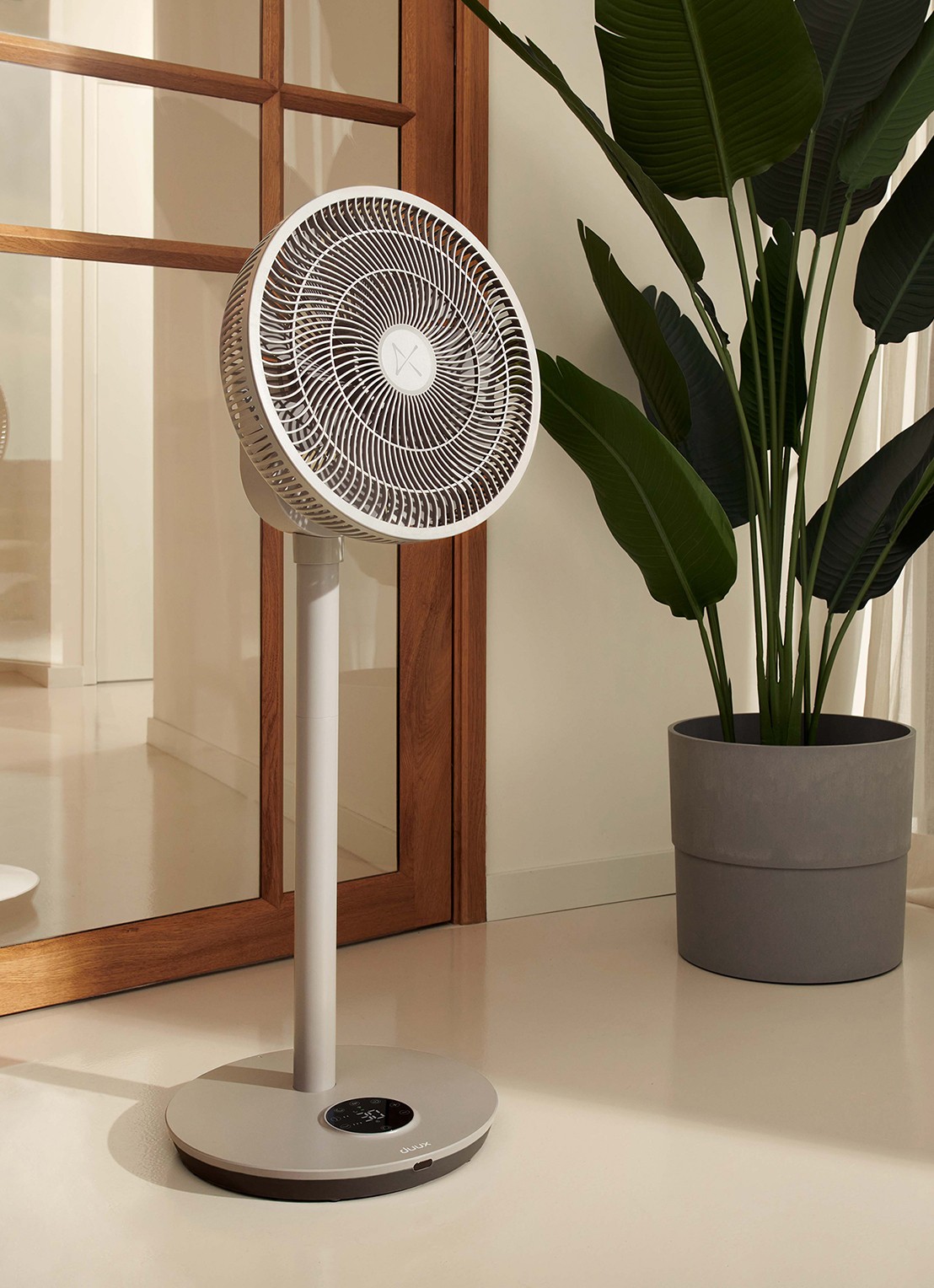 Duux Whisper 2 Smart verstelbare vloerventilator, 92 cm hoog - voorkant 2 ivoor