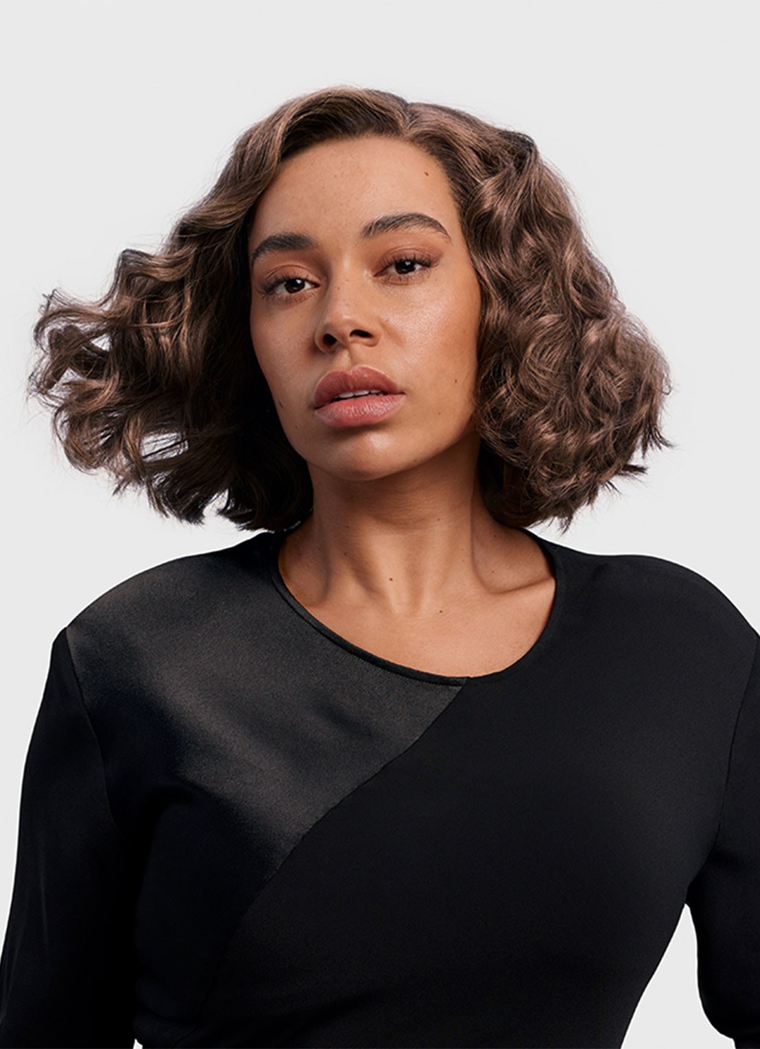 Dyson Airwrap i.d. - Red Velvet/Gold Curly + Coily  - detail 5 red velvet/gold