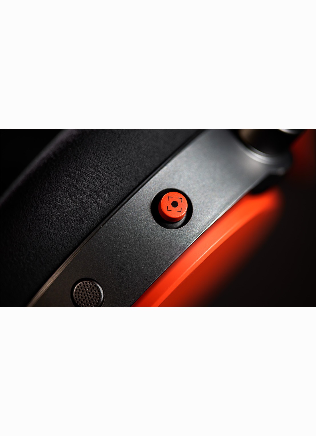 Dyson OnTrac draadloze koptelefoon - Ceramic Cinnabar - detail 3 ceramic cinnabar