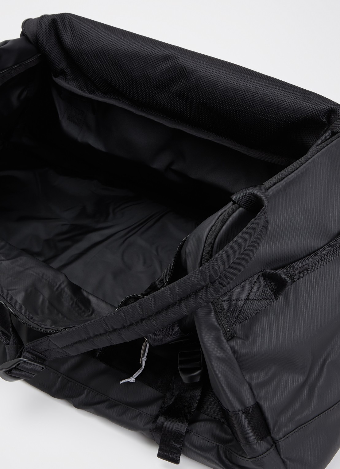 Eastpak Duffel Pack M weekendtas met waterafstotende coating - detail zwart