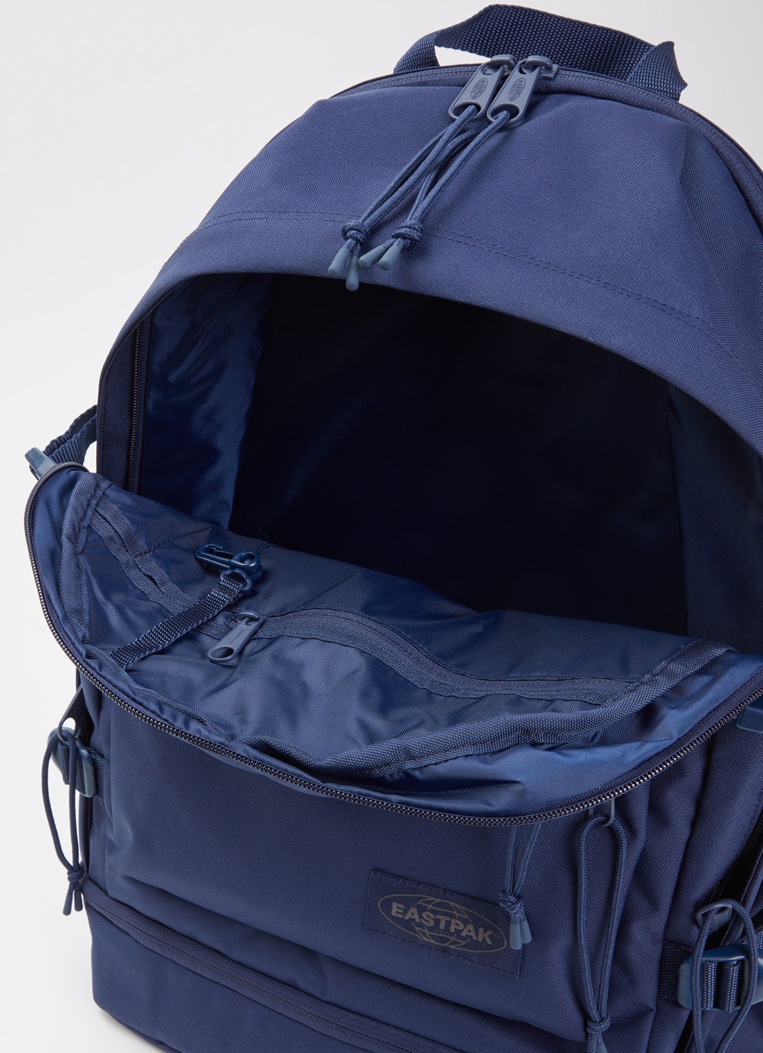 Eastpak Everyday Pak'r rugzak met 16 inch laptopvak - detail donkerblauw