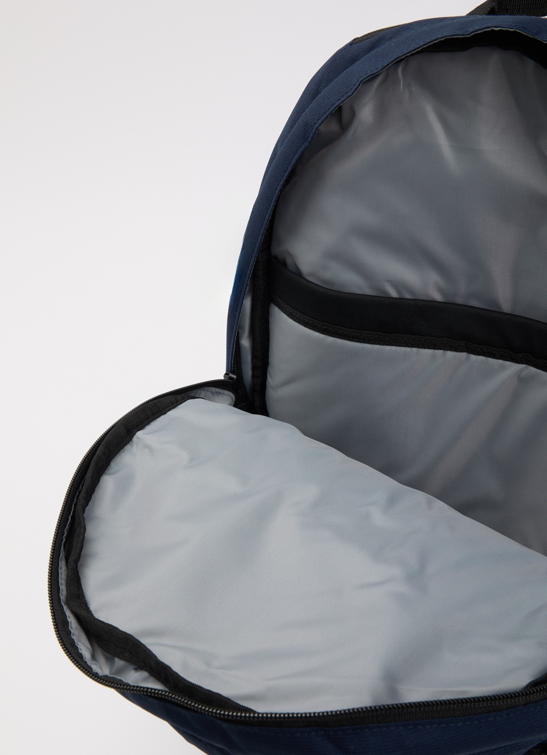 Eastpak Getter Pro rugzak met 16 inch laptopvak - detail 2 donkerblauw
