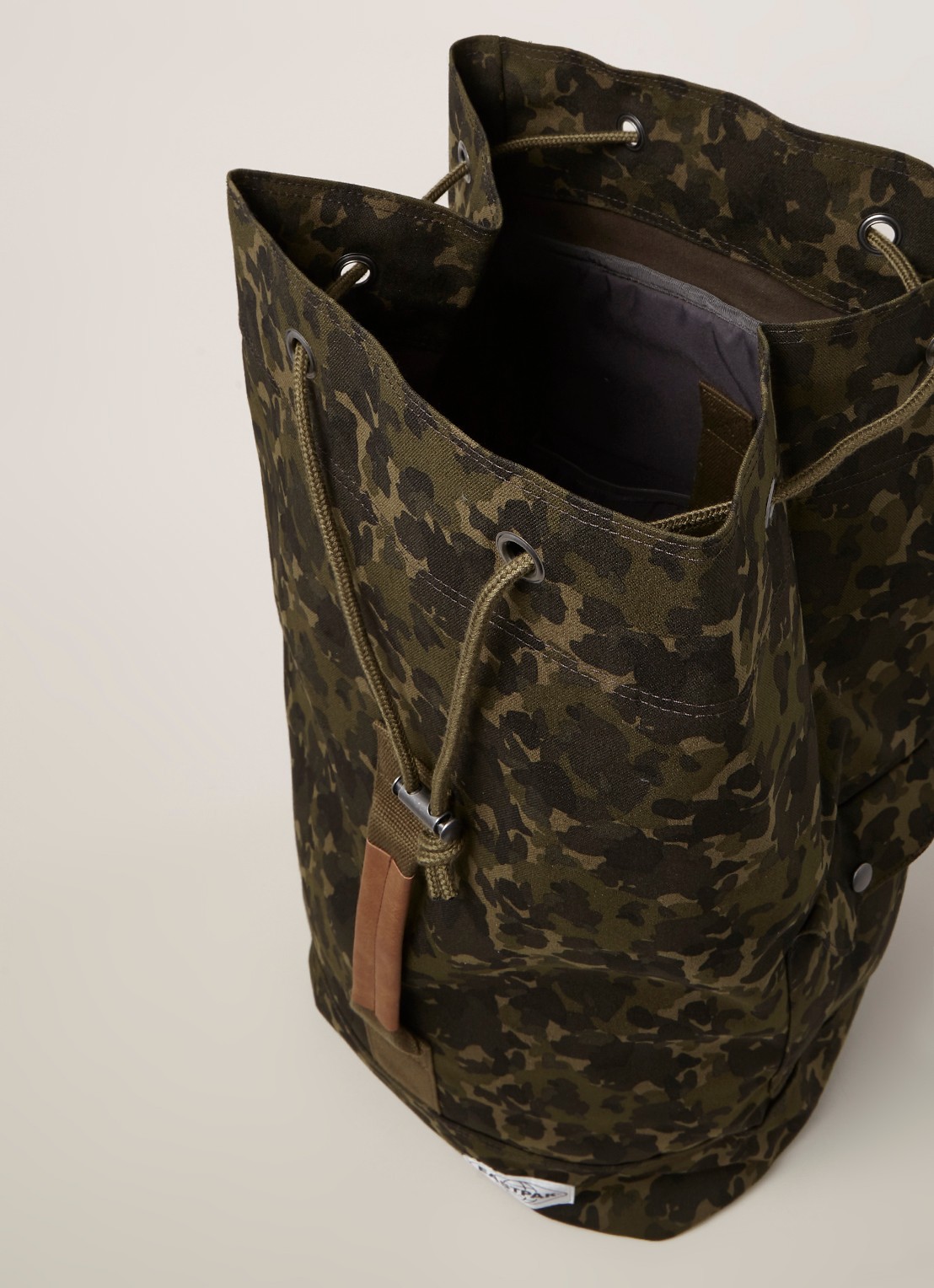 Eastpak Plister rugzak met camouflageprint - detail 4 legergroen