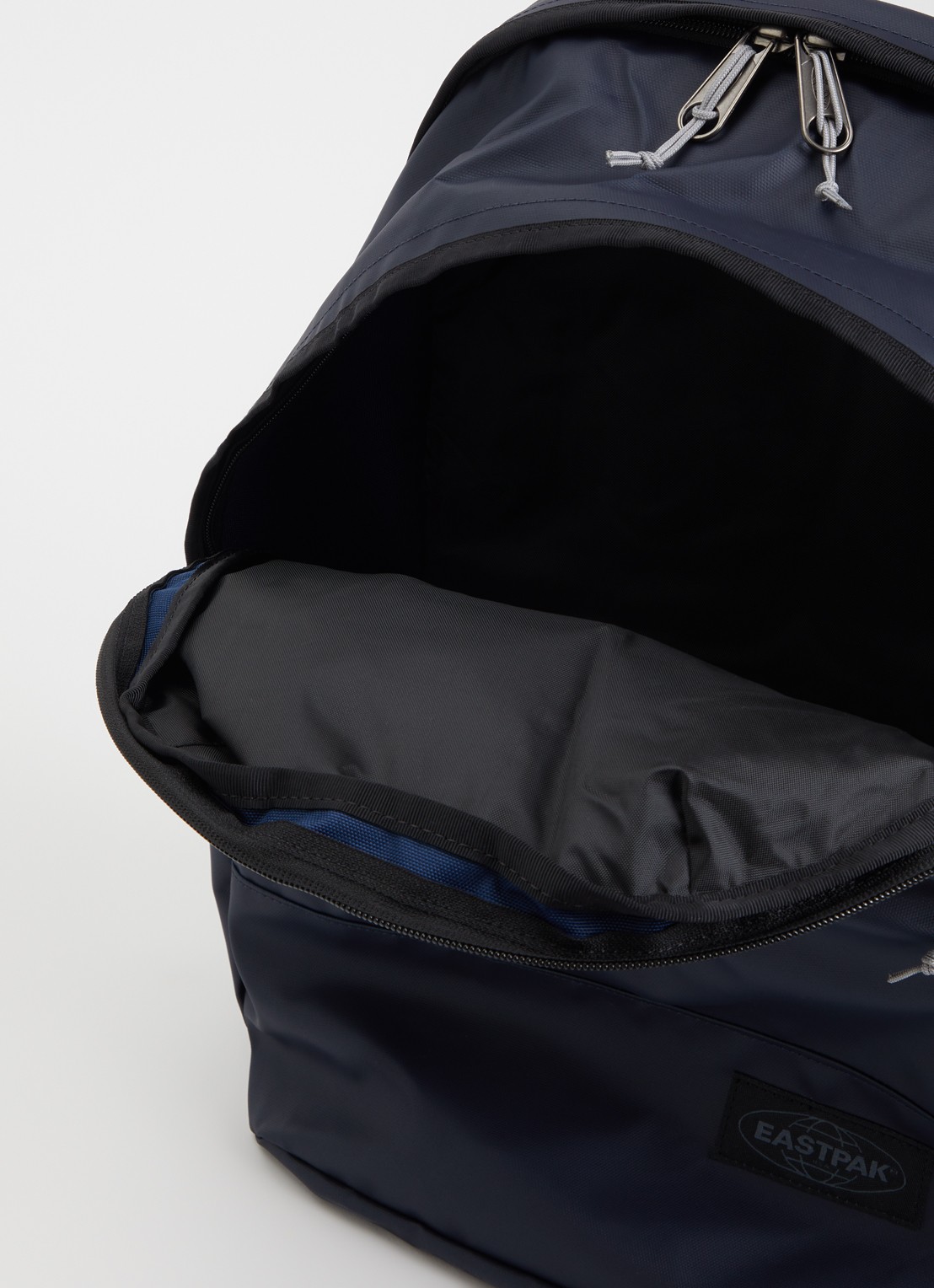 Eastpak Tarp rugzak met 16 inch laptopvak  - detail donkerblauw