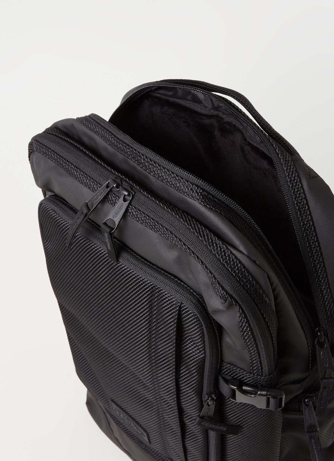Eastpak Tecum L rugzak met 15 inch laptopvak - detail 2 zwart