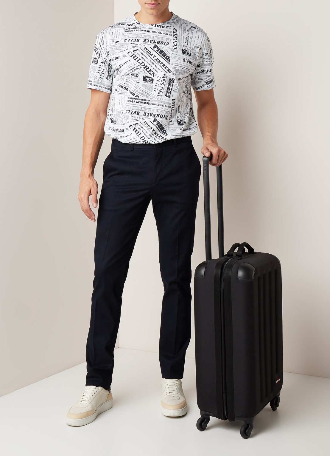 Eastpak Tranzshell M spinner 67 cm - voorkant 5 zwart