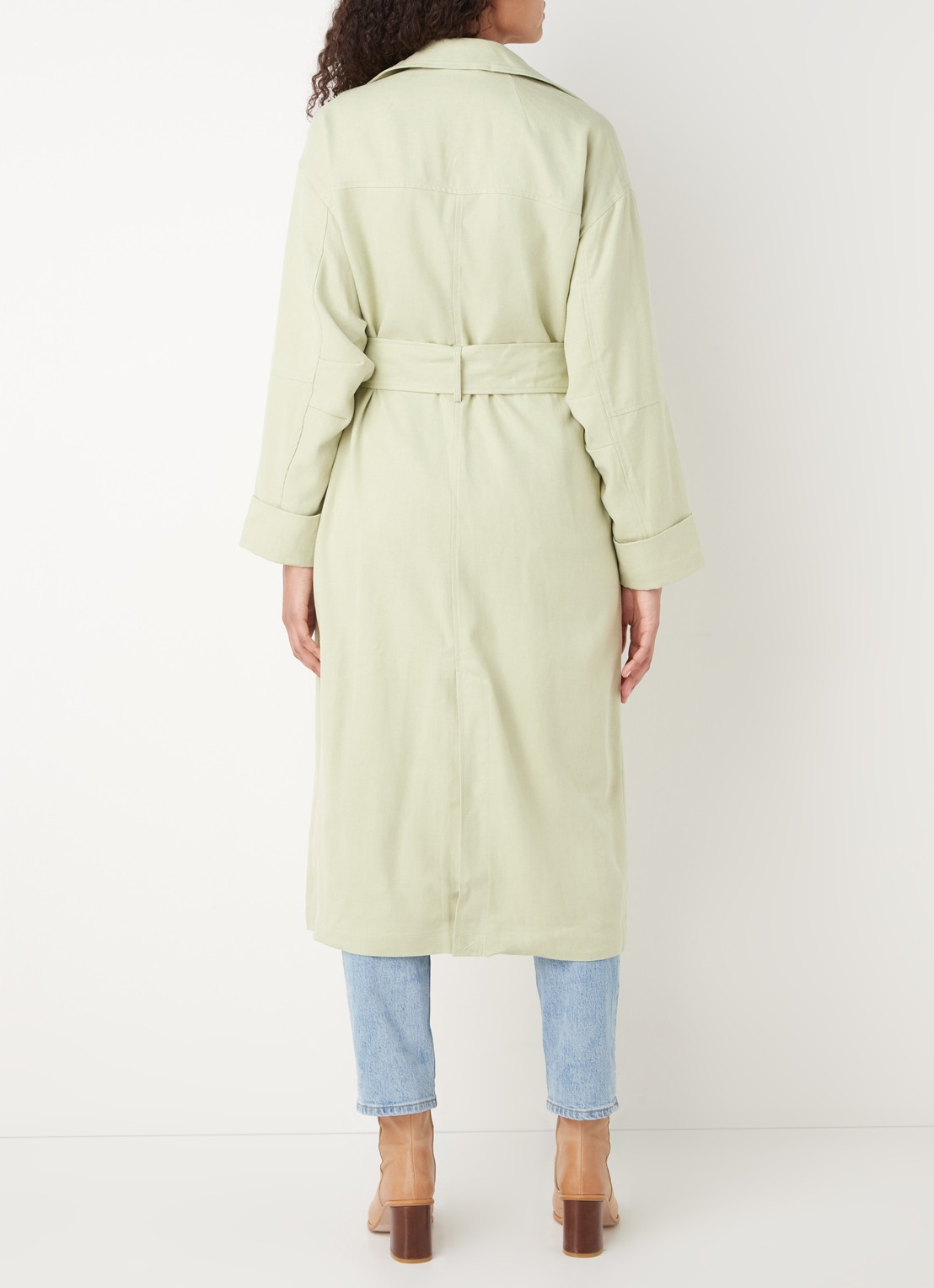 EDITED Giuliana trenchcoat met ceintuur en klepzakken - achterkant lichtgroen