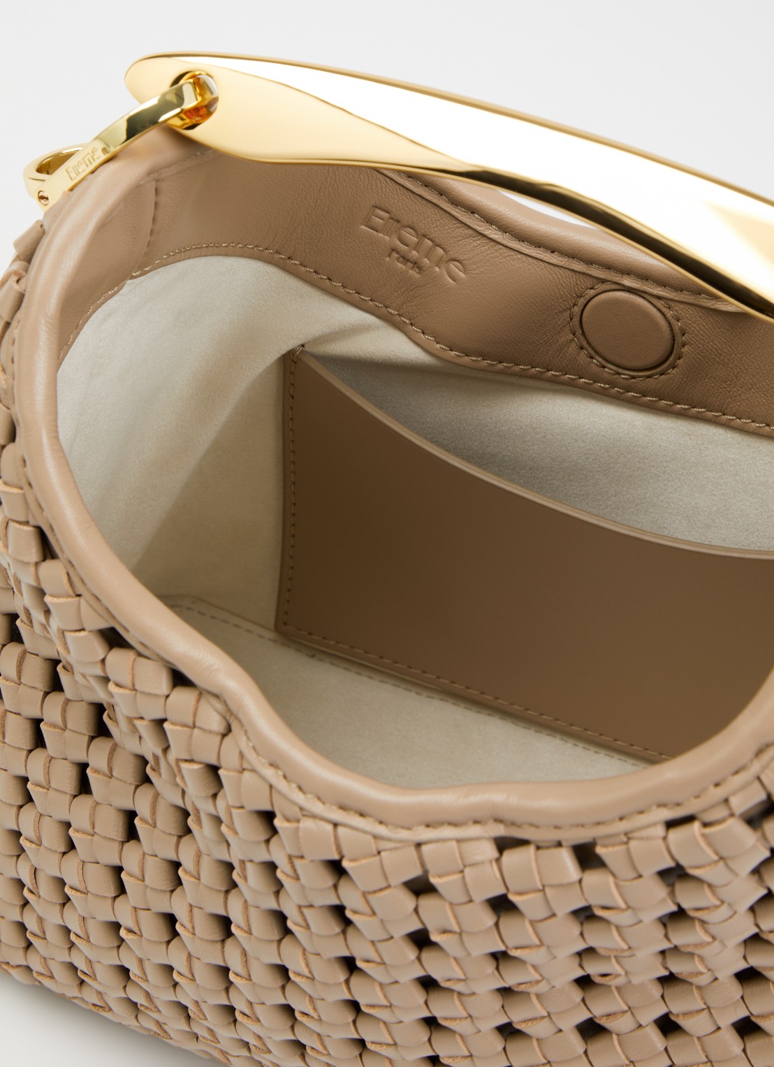 Elleme Boomerang Small handtas van leer met gevlochten detail - detail donkerbeige