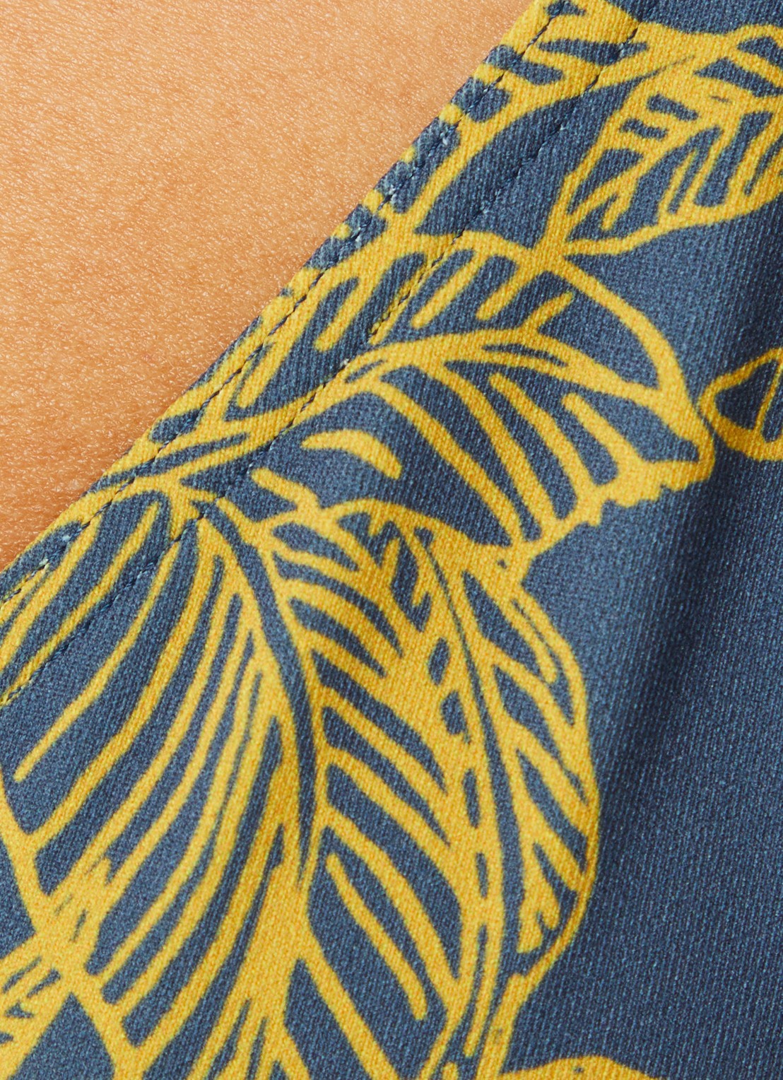 Eres Hamac triangel bikinitop met bladprint - detail 3 mosterd