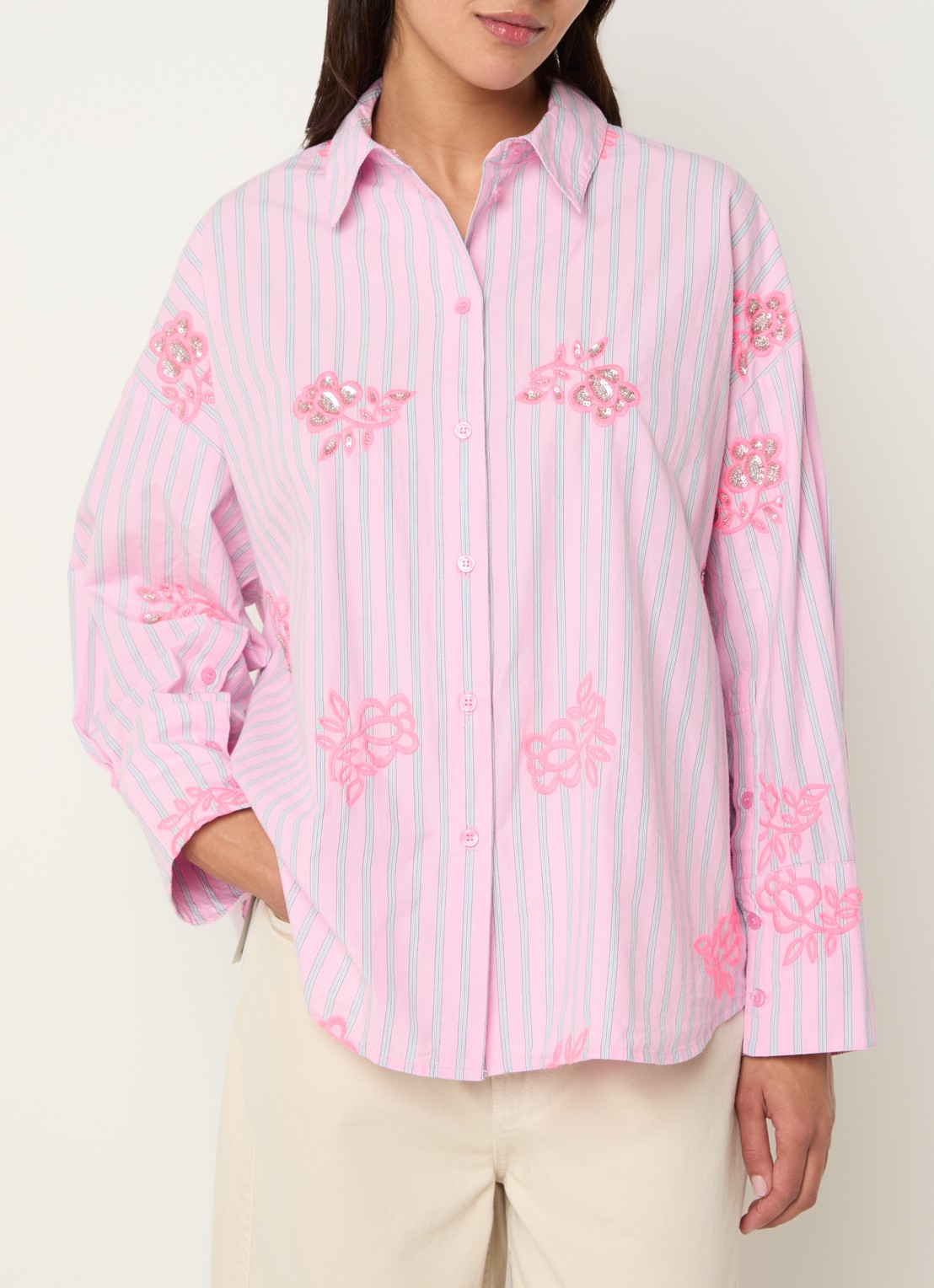 Essentiel Antwerp Blouse met pailletten en borduring - detail 4 lichtroze
