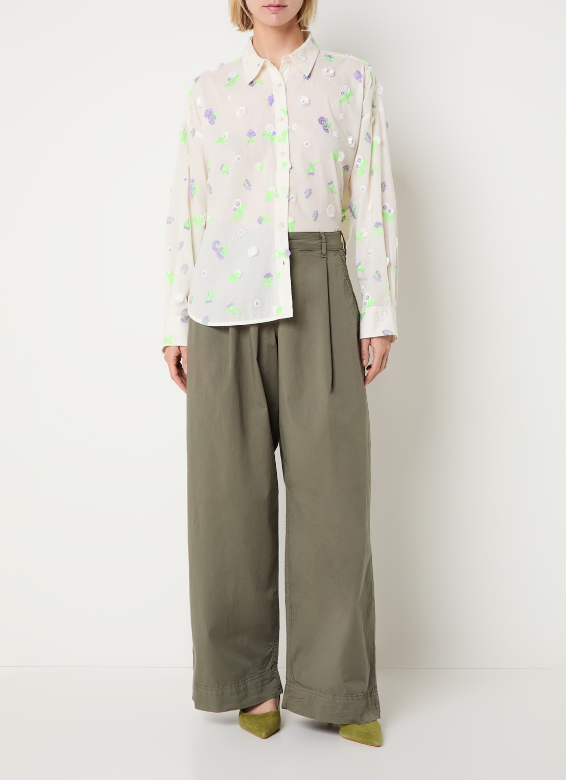Essentiel Antwerp Blouse met pailletten en borduring - voorkant 3 creme