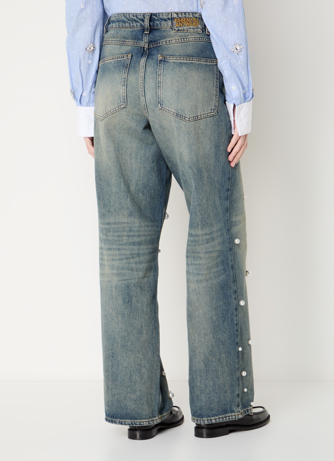 Essentiel Antwerp Held high waist wide leg jeans van  katoen met imitatieparels - achterkant 3 indigo
