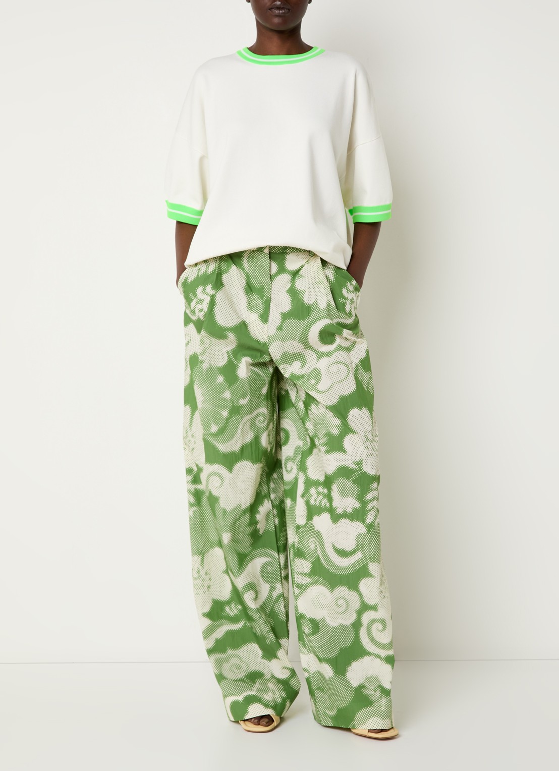 Essentiel Antwerp High waist wide fit palazzo broek met print - voorkant 4 groen
