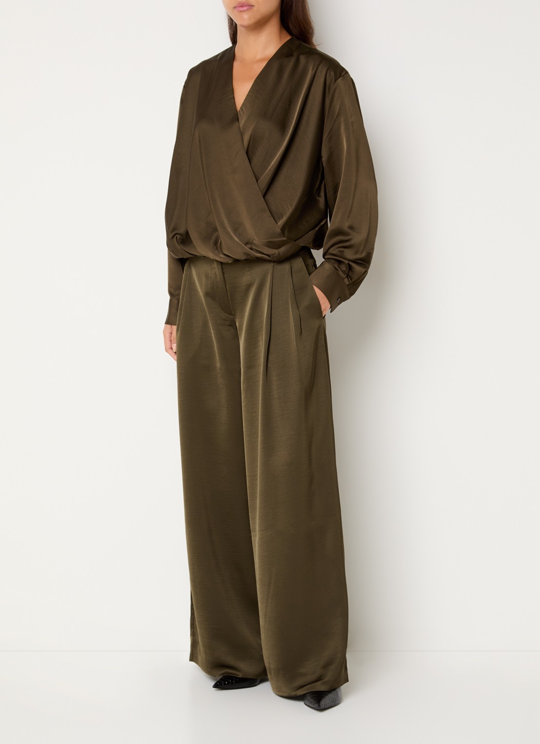 Essentiel Antwerp High waist wide fit pantalon met steekzakken - voorkant 2 bronsgroen