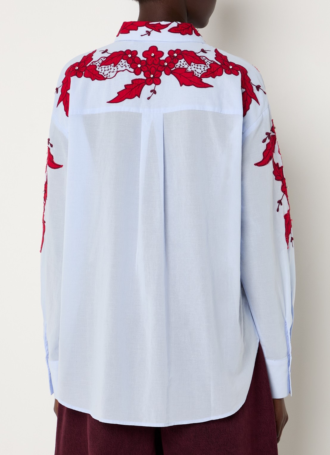 Essentiel Antwerp Inglewood blouse met bloemborduring en strass - achterkant lichtblauw