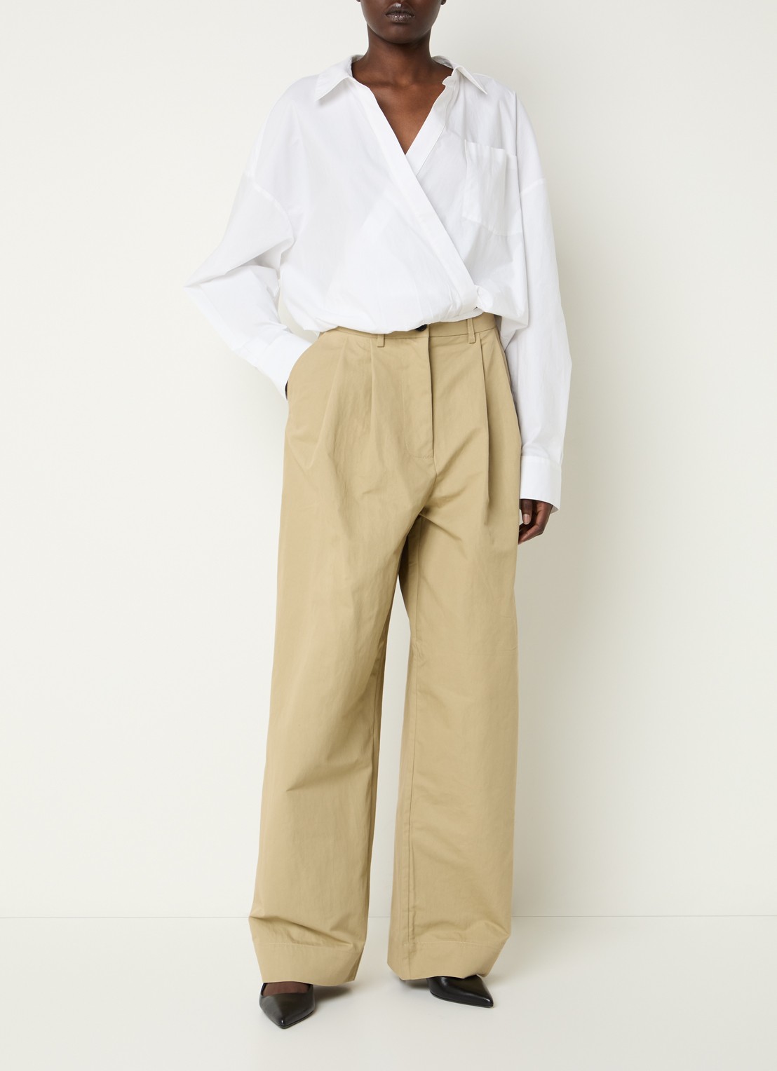 Essentiel Antwerp Jammer high waist wide fit broek met steekzkken - voorkant 2 khaki