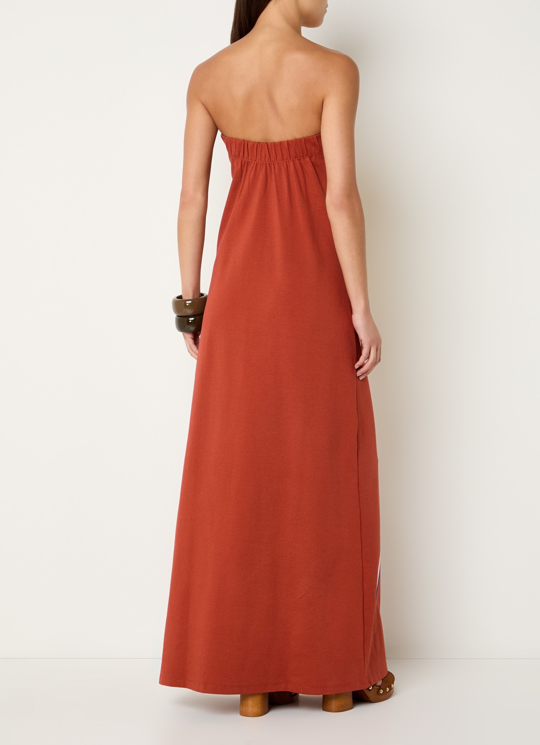Essentiel Antwerp Jannick strapless maxi jurk met print - achterkant 4 oranjerood