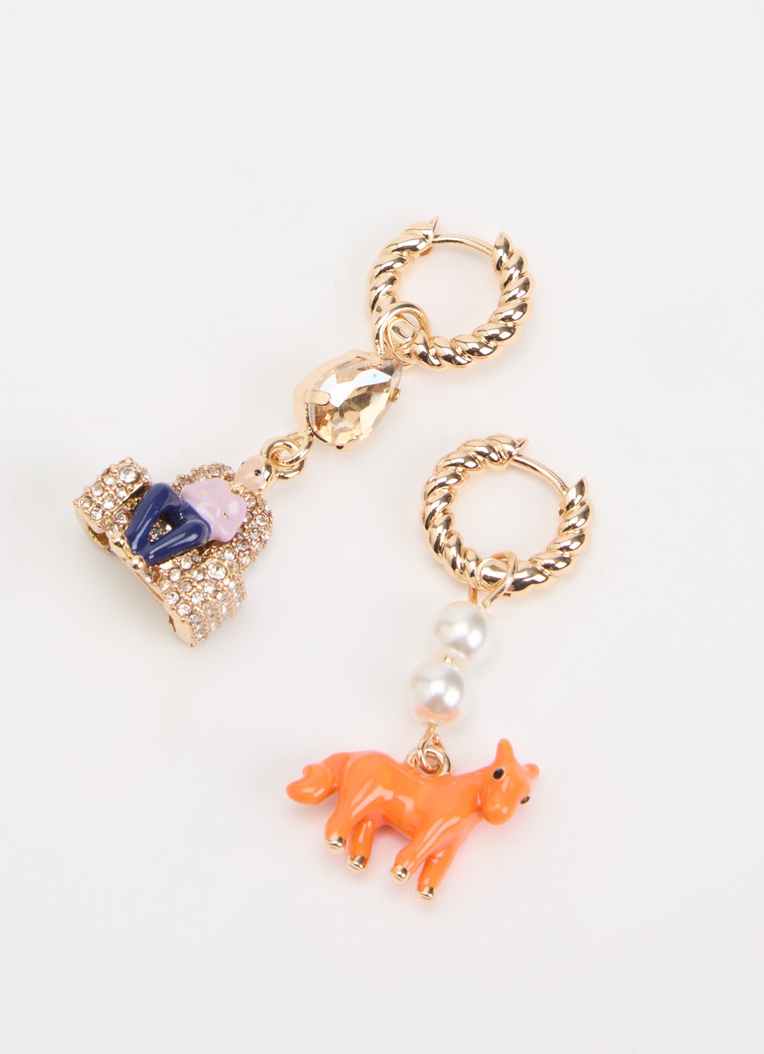 Essentiel Antwerp Jessika oorringen met hanger - detail goud