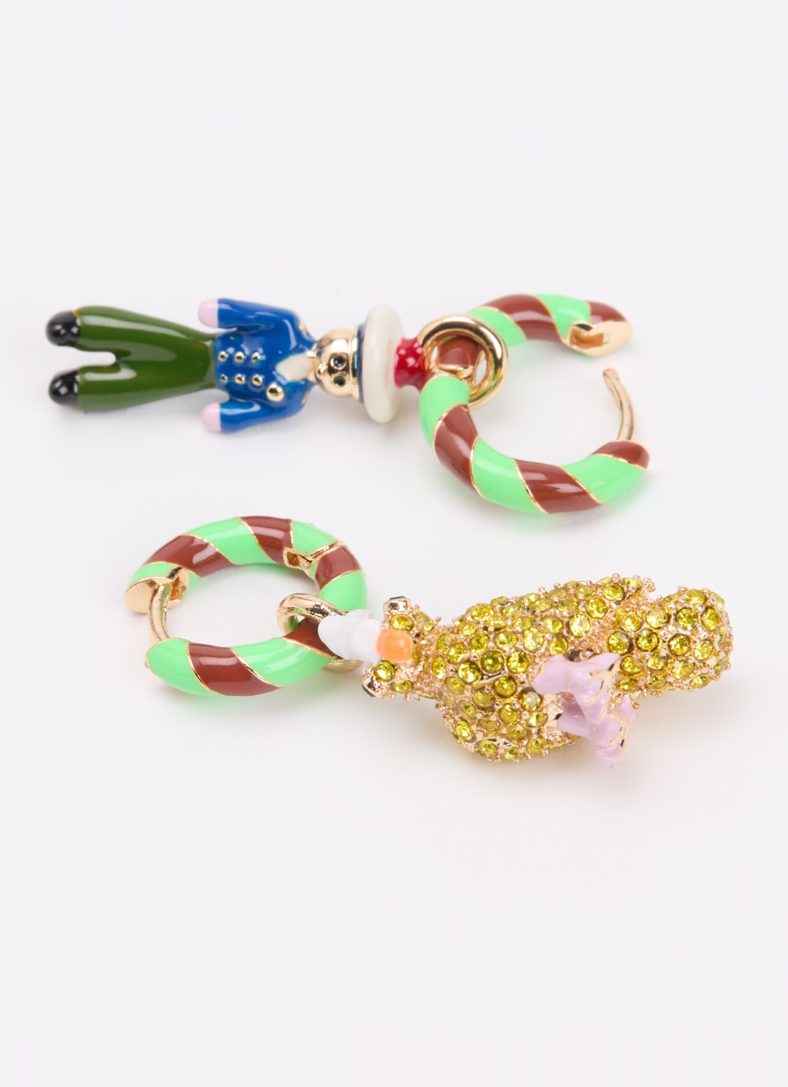 Essentiel Antwerp Jhally oorringen met hanger - detail groen