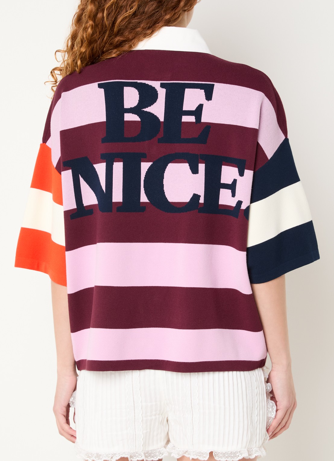 Essentiel Antwerp Jice polo met front- en backprint - detail 4 roodbruin