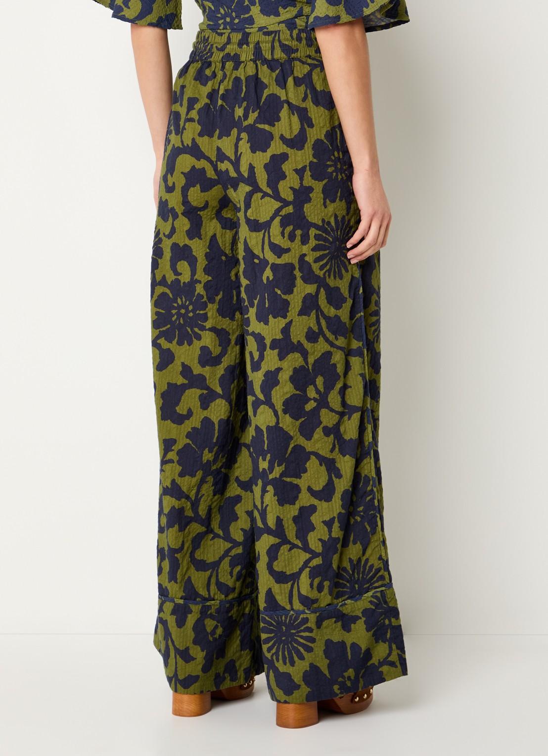 Essentiel Antwerp Jomery high waist wide fit broek met structuur en print - achterkant 3 groen