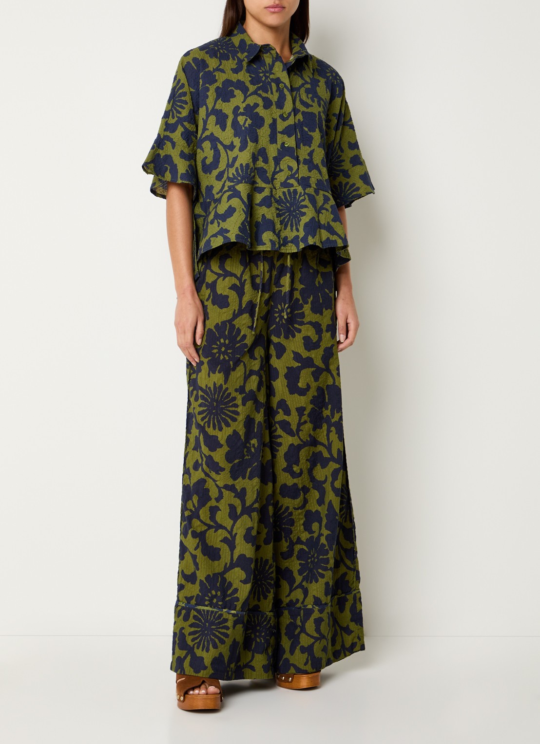 Essentiel Antwerp Jomery high waist wide fit broek met structuur en print - voorkant 2 groen