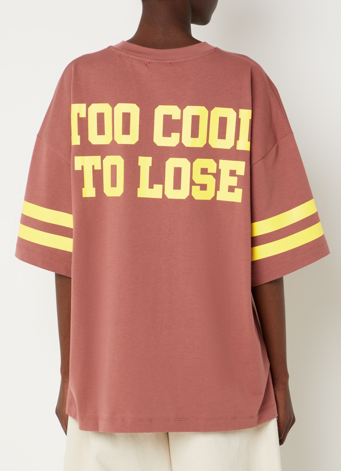 Essentiel Antwerp Joopio T-shirt met front- en backprint - detail 4 roodbruin
