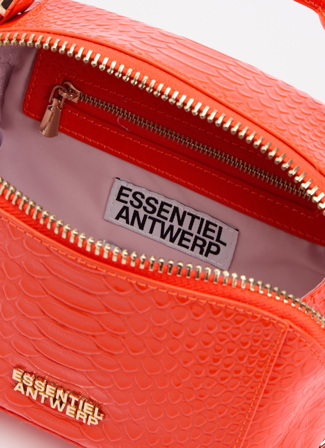 Essentiel Antwerp Jussi Mini handtas van leer met studs en afneembare schouderriem - detail 2 orange