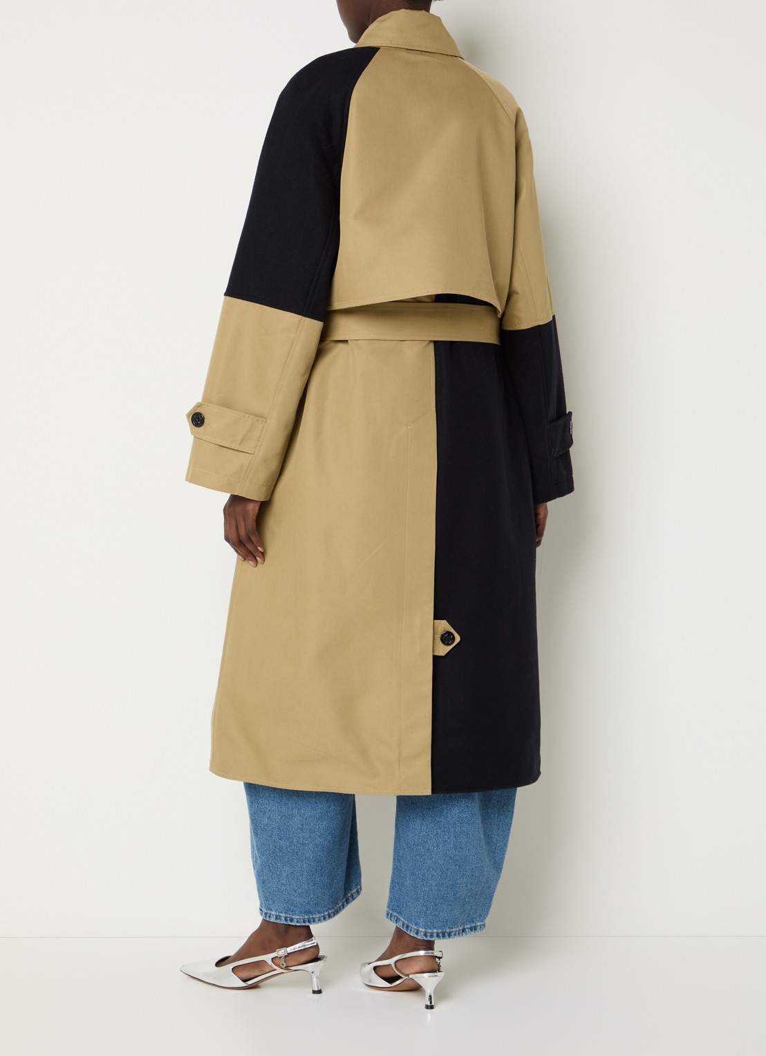 Essentiel Antwerp Just trenchcoat in wolblend met patchwork - achterkant khaki