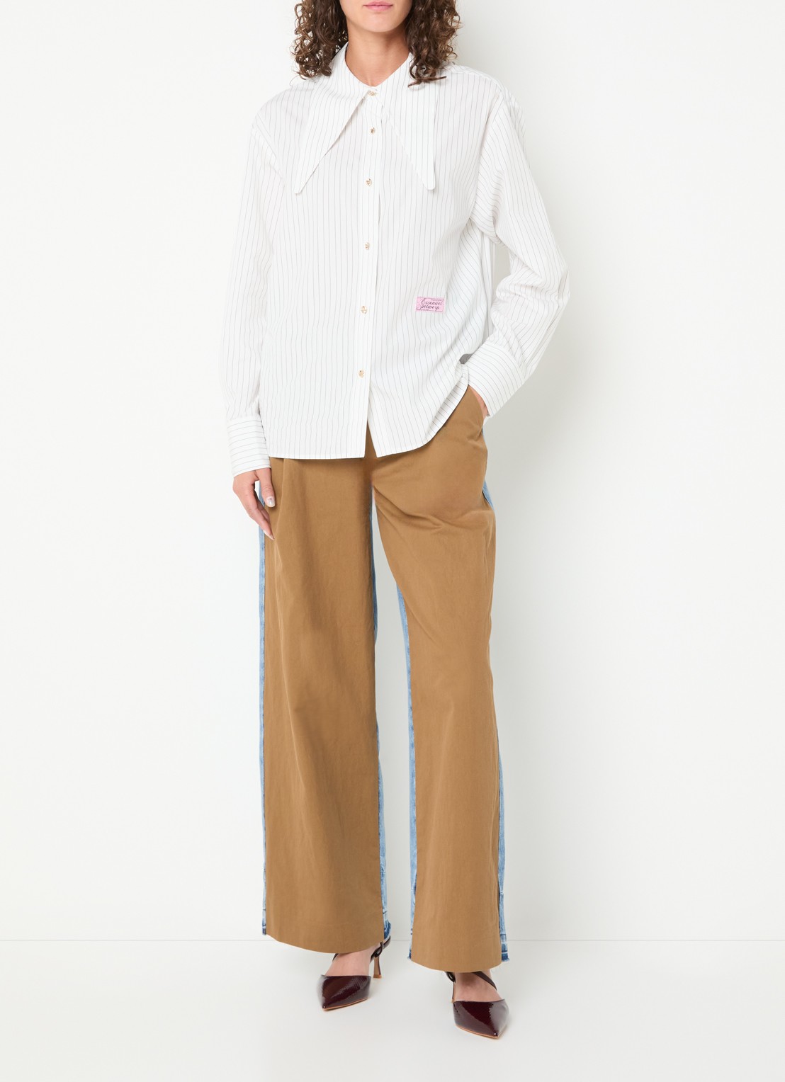 Essentiel Antwerp Kacao blouse met streepprint en logo - voorkant 3 wit