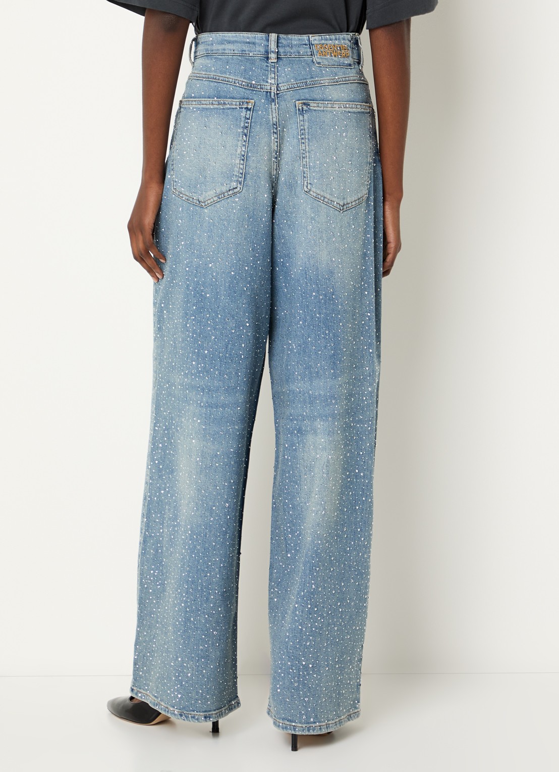 Essentiel Antwerp Kactus low waist loose fit jeans met strass en steekzakken - achterkant 3 jeans