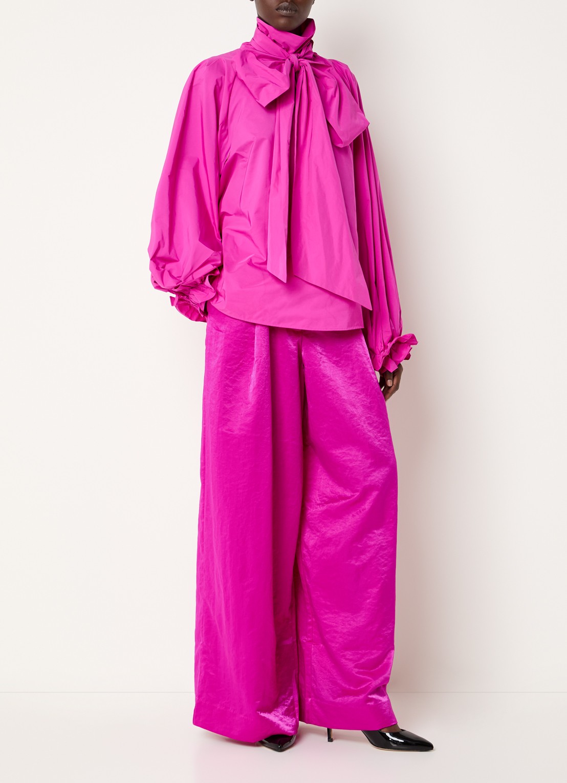 Essentiel Antwerp Karmen high waist wide fit palazzo broek met glanzende finish - voorkant 3 fuchsia