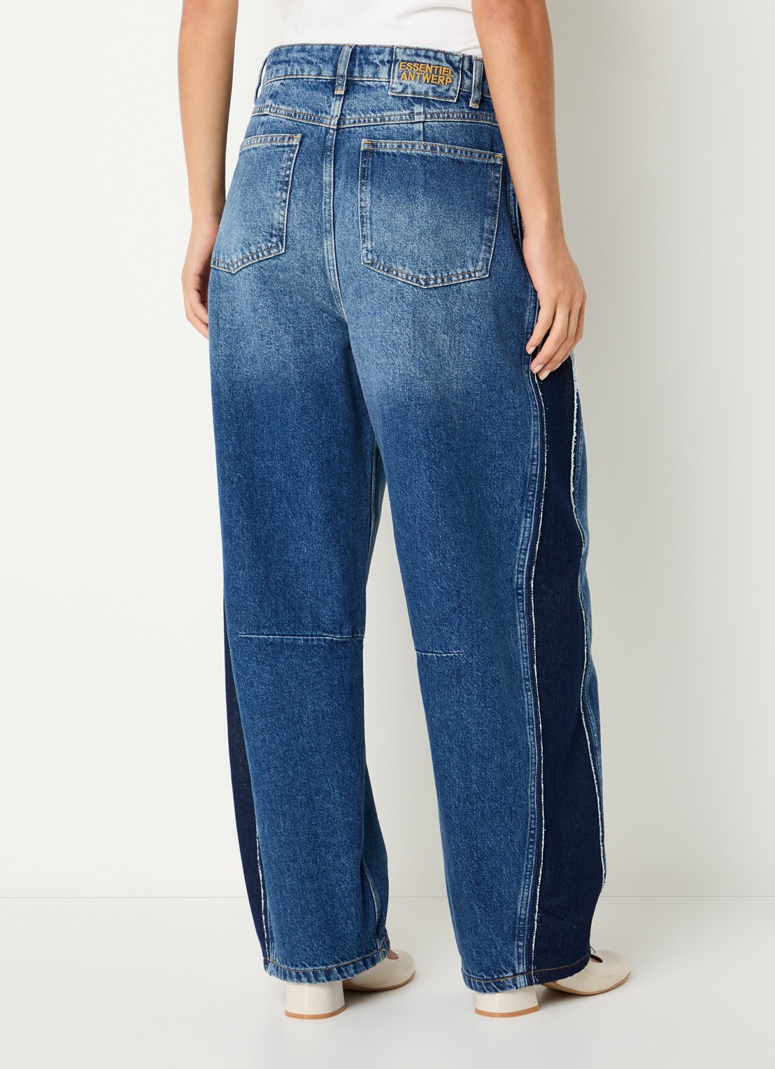 Essentiel Antwerp Kashba high waist balloon fit jeans met medium wassing - achterkant 3 indigo