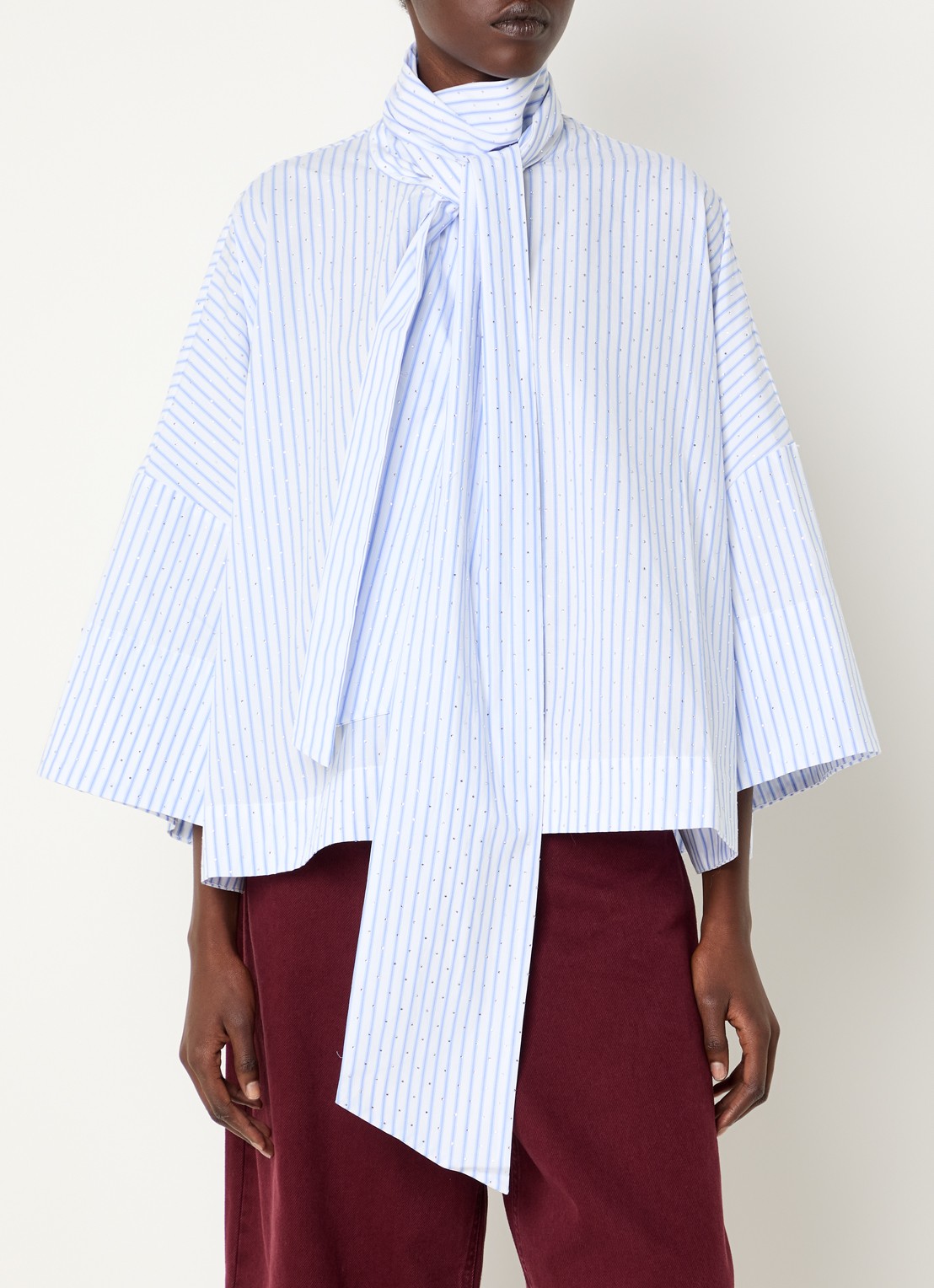Essentiel Antwerp Kefir blouse met streepprint en sjaalkraag - detail blauw