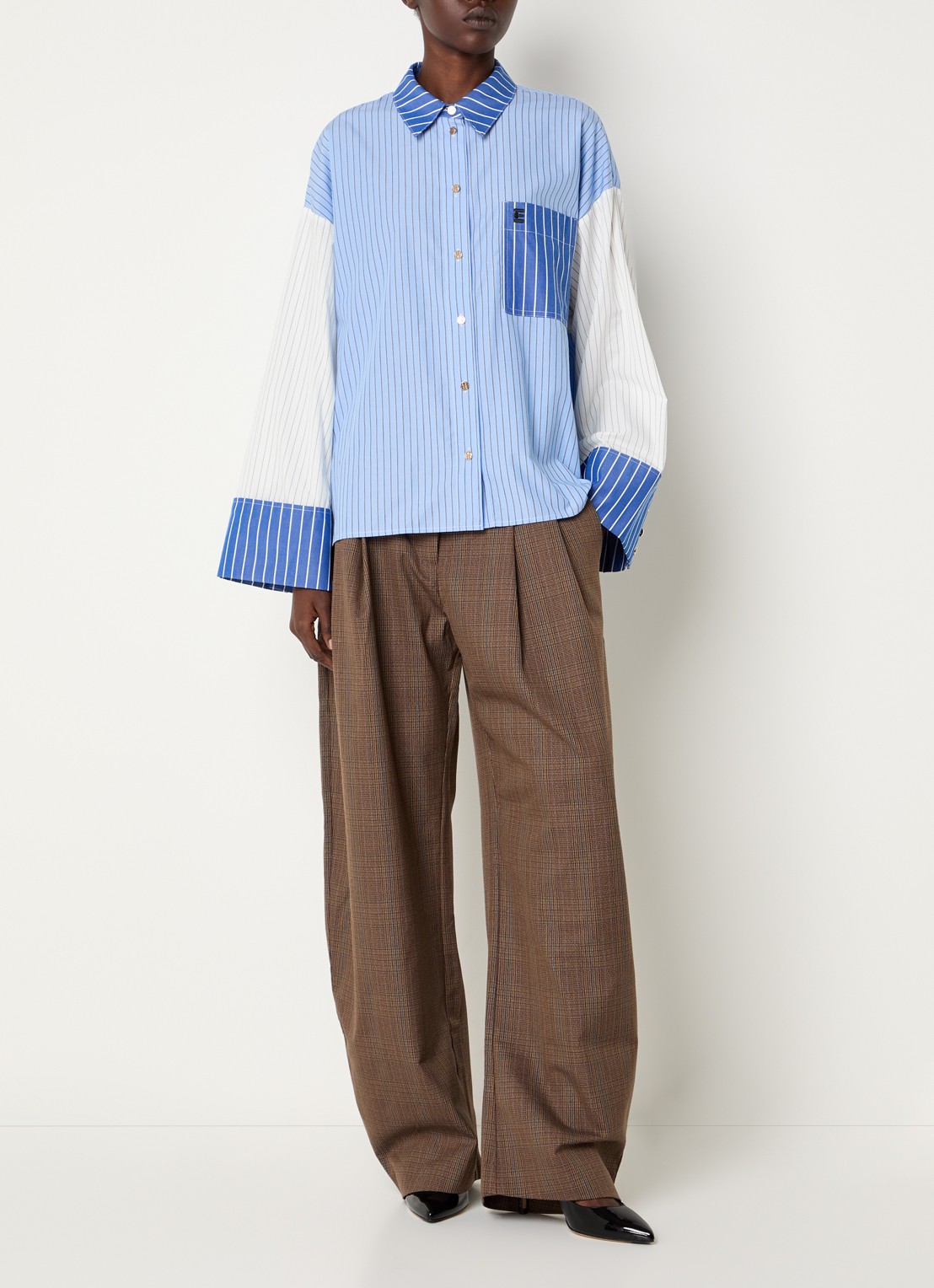 Essentiel Antwerp Kovid blouse met streepprint en trompetmouw - voorkant 4 blauw