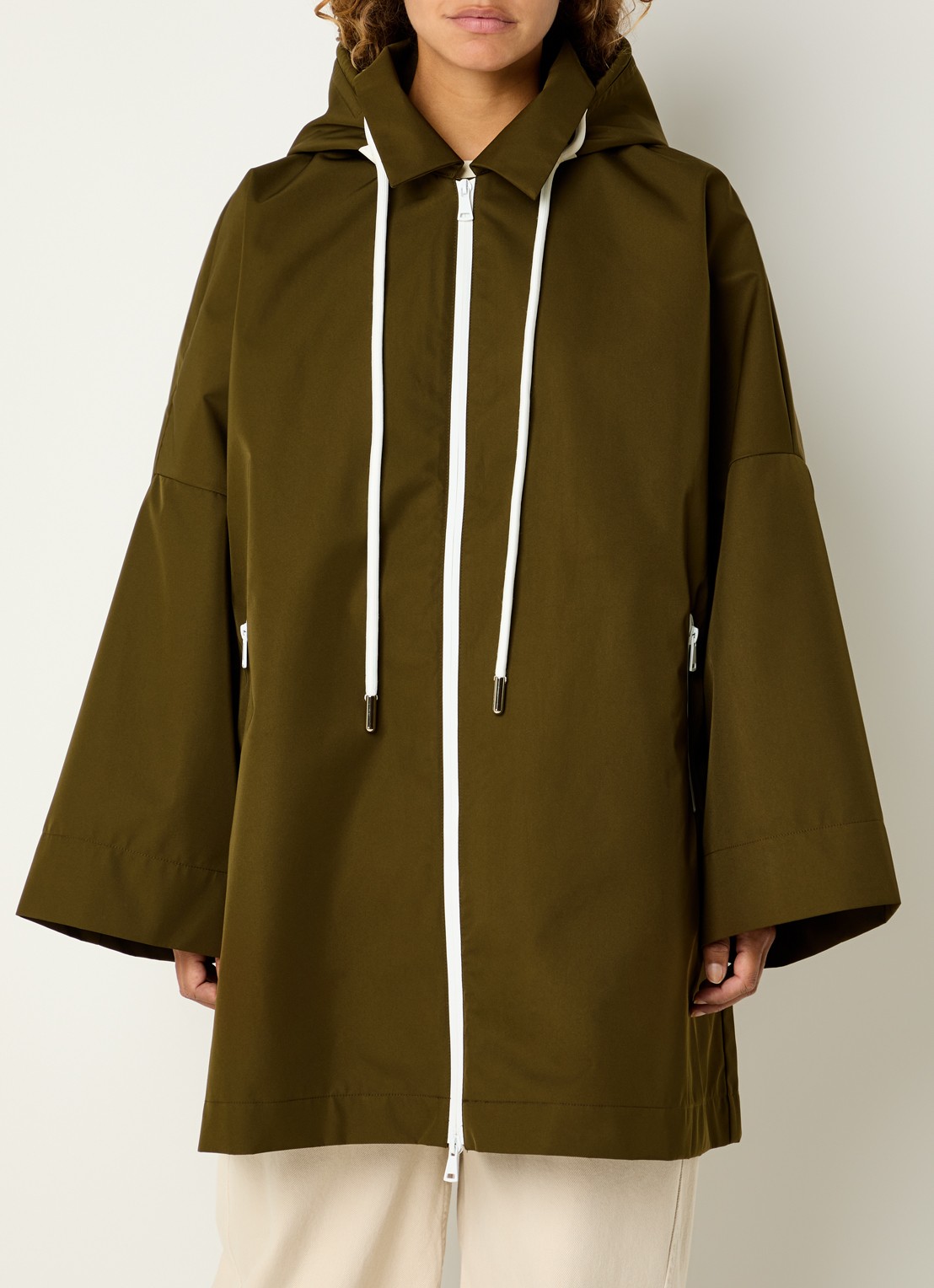 Essentiel Antwerp Krimson oversized regenjas met ritszakken - detail olijfgroen