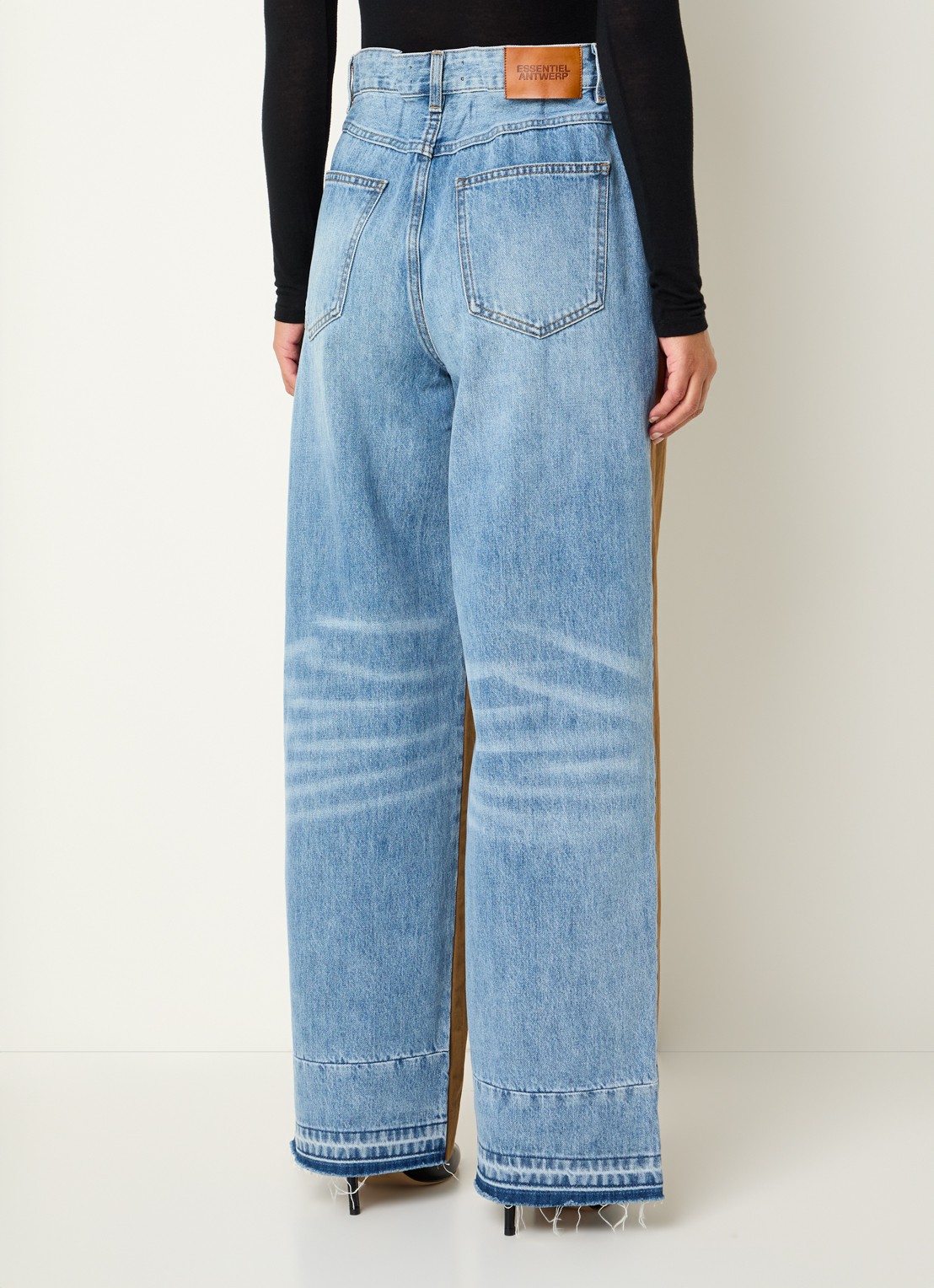 Essentiel Antwerp Krisp high waist wide fit broek met details van denim en steekzakken - achterkant 2 bruin