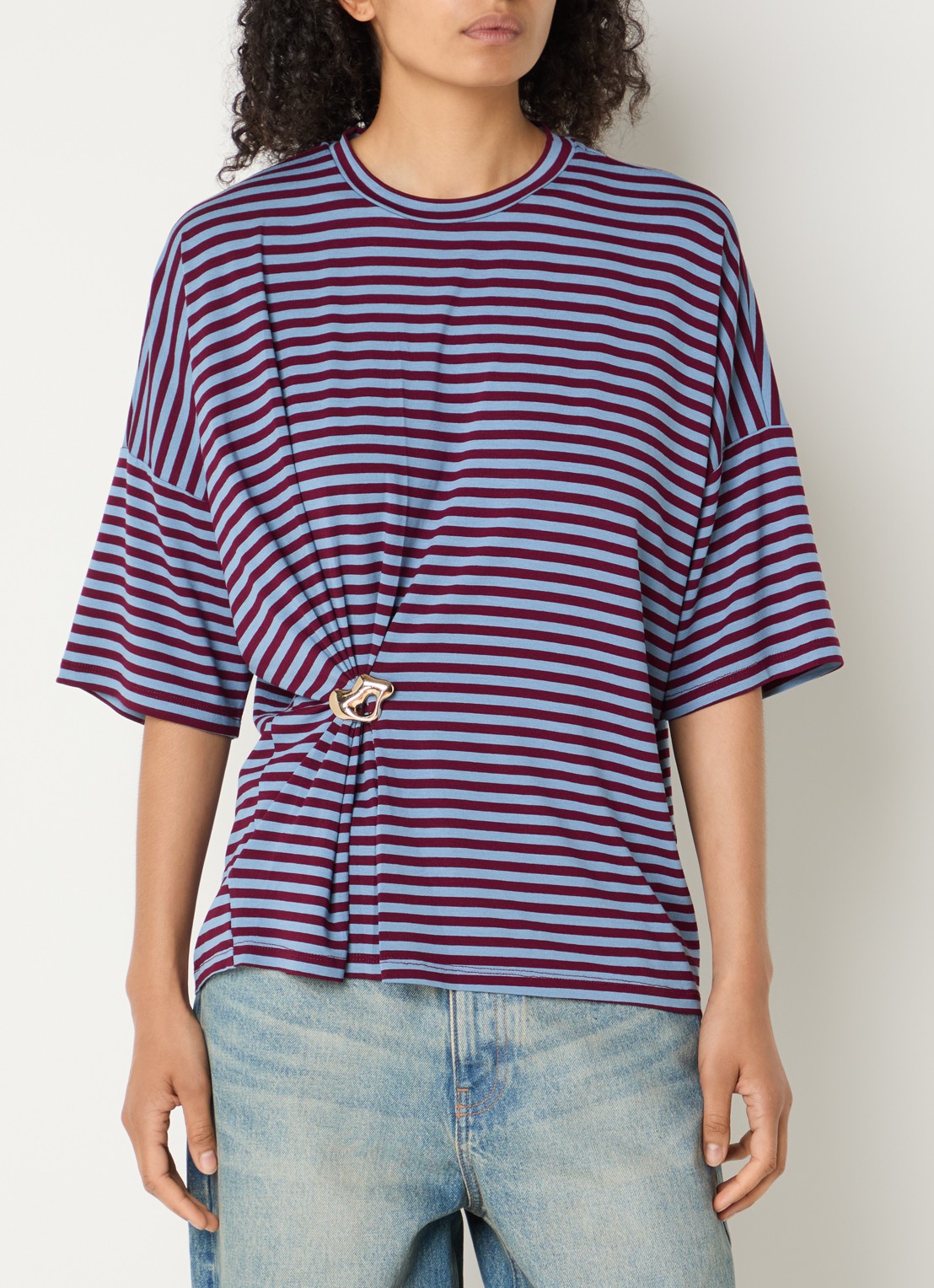 Essentiel Antwerp Kriss top met knoopdetail en streepprint - detail 4 bordeauxrood