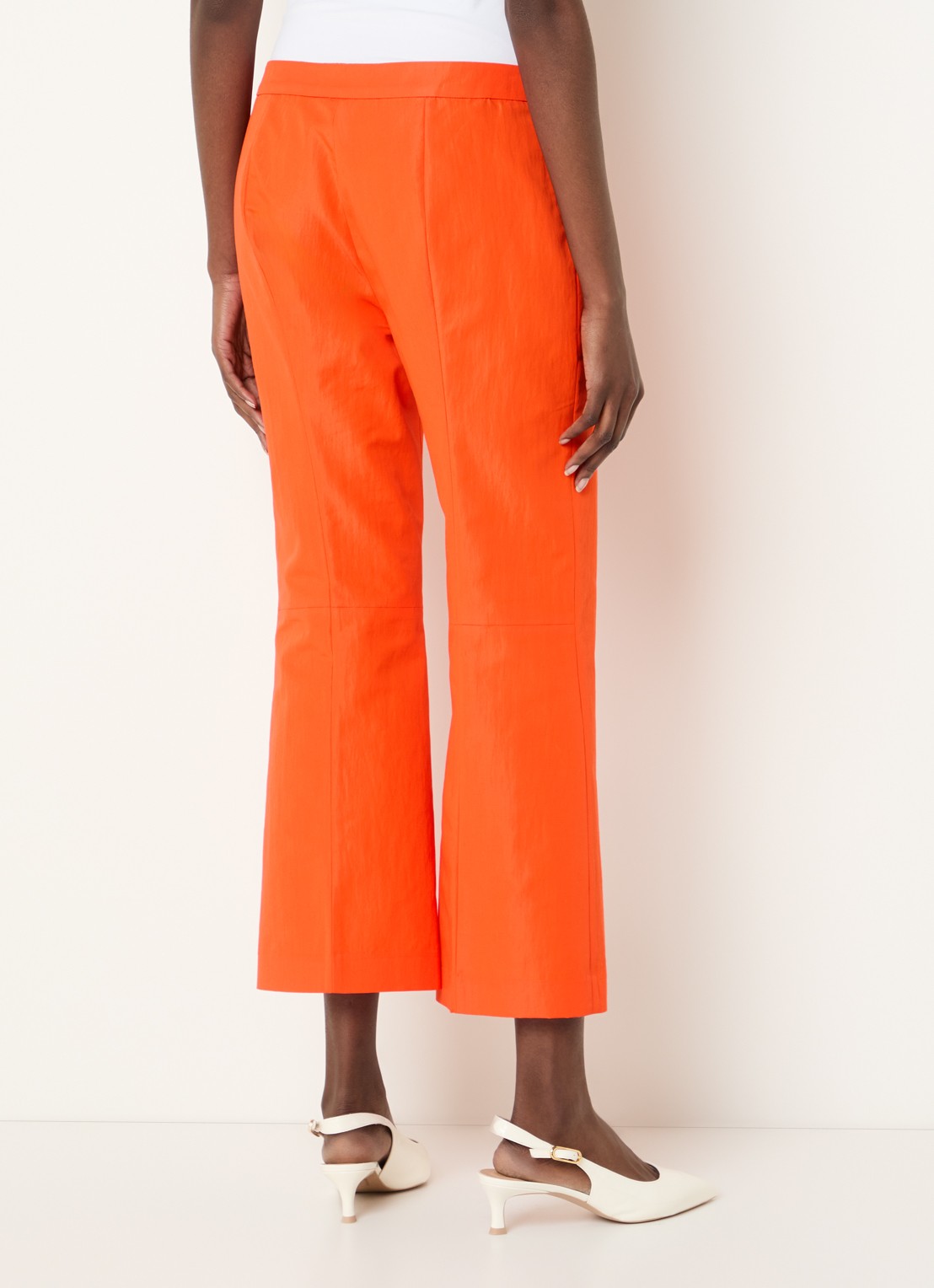 Essentiel Antwerp Mid waist cropped flared fit pantalon met steekzakken - achterkant 4 oranjerood