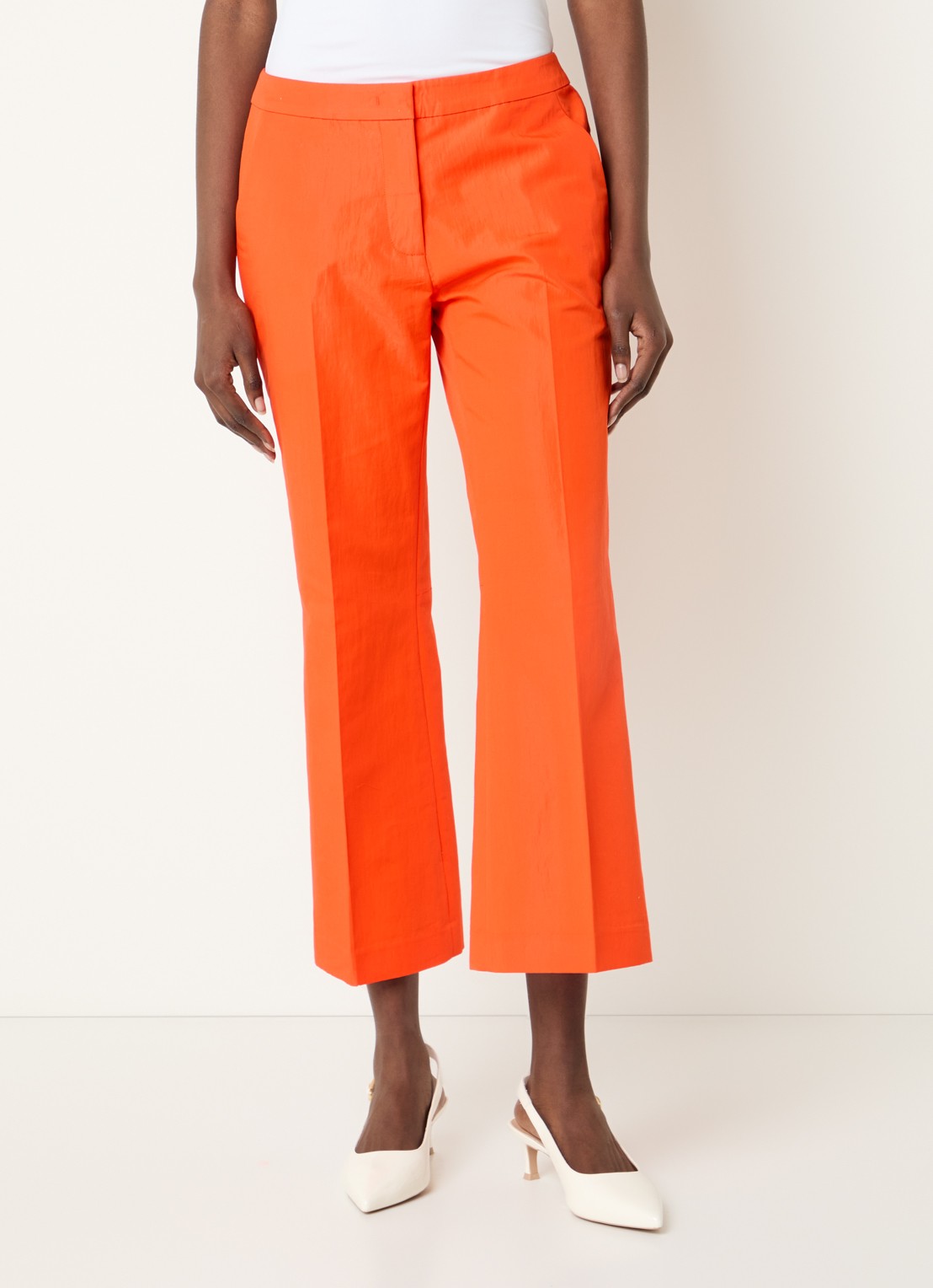 Essentiel Antwerp Mid waist cropped flared fit pantalon met steekzakken - detail 3 oranjerood