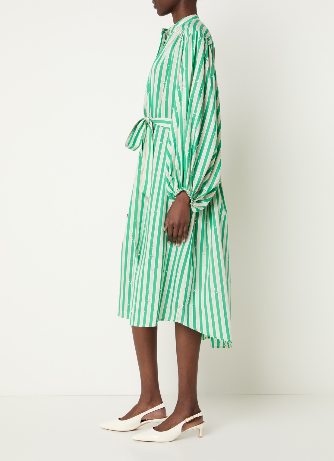 Essentiel Antwerp Midi blousejurk met strass en strikceintuur - voorkant 4 groen