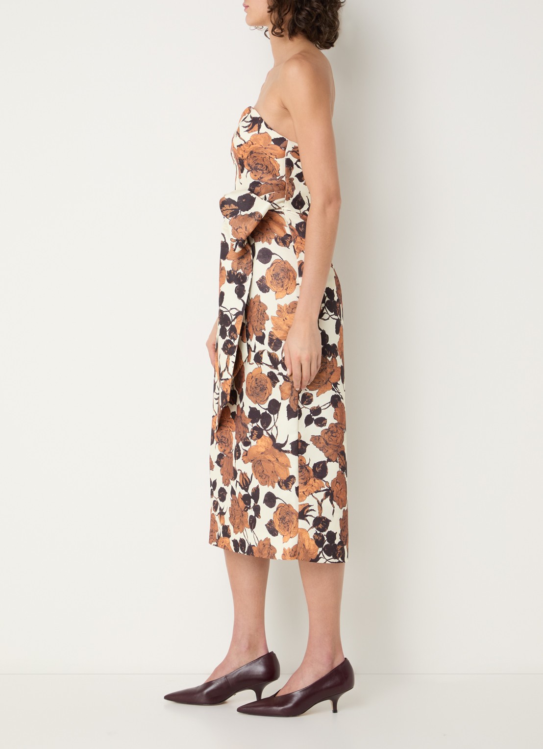 Essentiel Antwerp Midi jurk met strikceintuur - voorkant 4 bruin