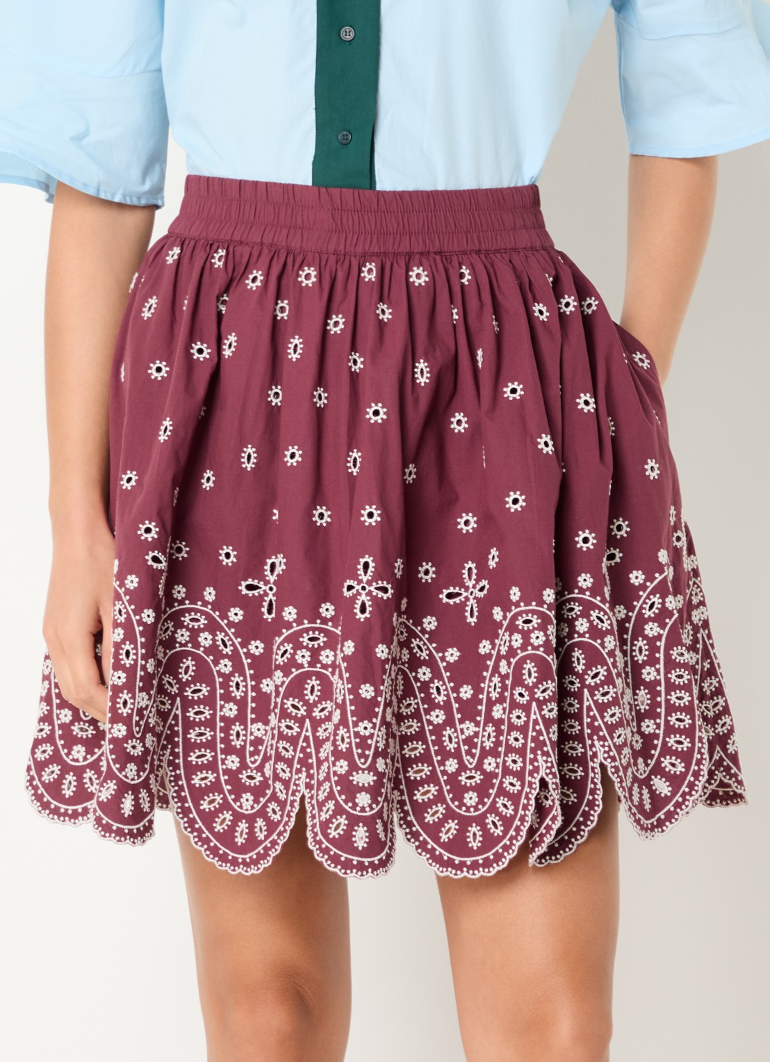 Essentiel Antwerp Minirok met broderie - detail 4 bordeauxrood