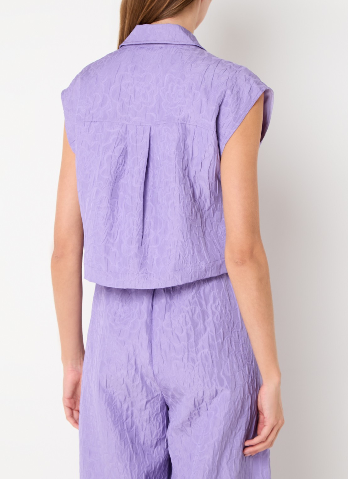 Essentiel Antwerp Mouwloze cropped blouse met jacquard dessin - achterkant paars
