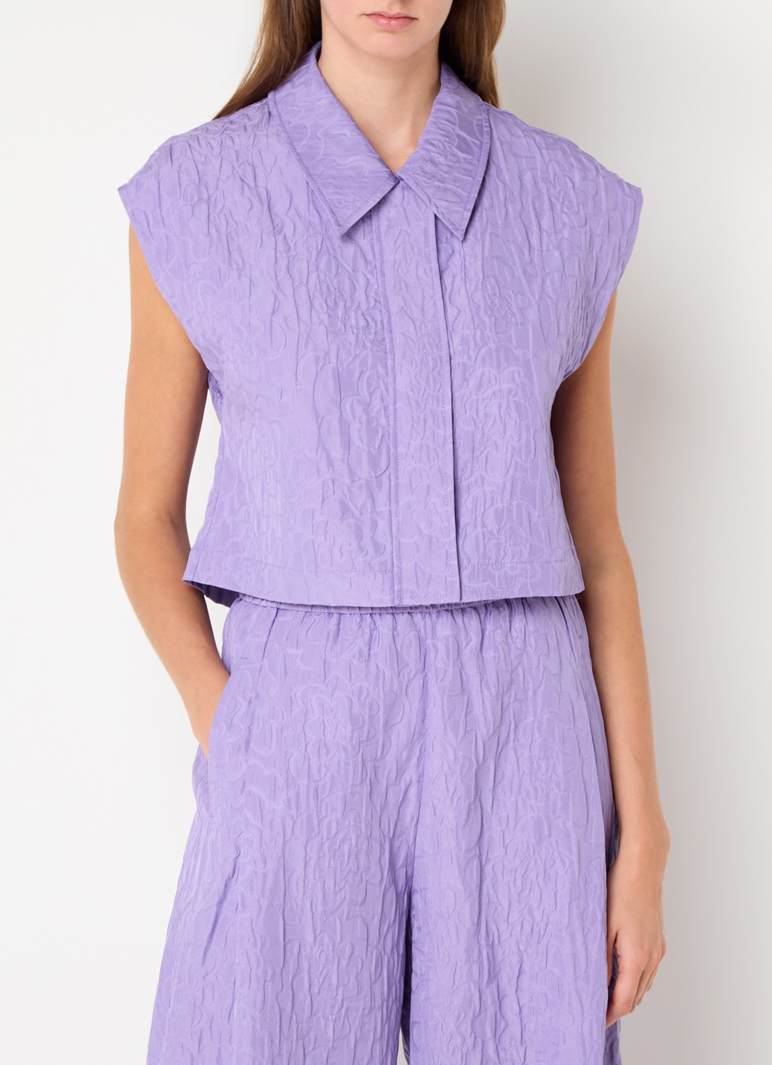 Essentiel Antwerp Mouwloze cropped blouse met jacquard dessin - detail 4 paars