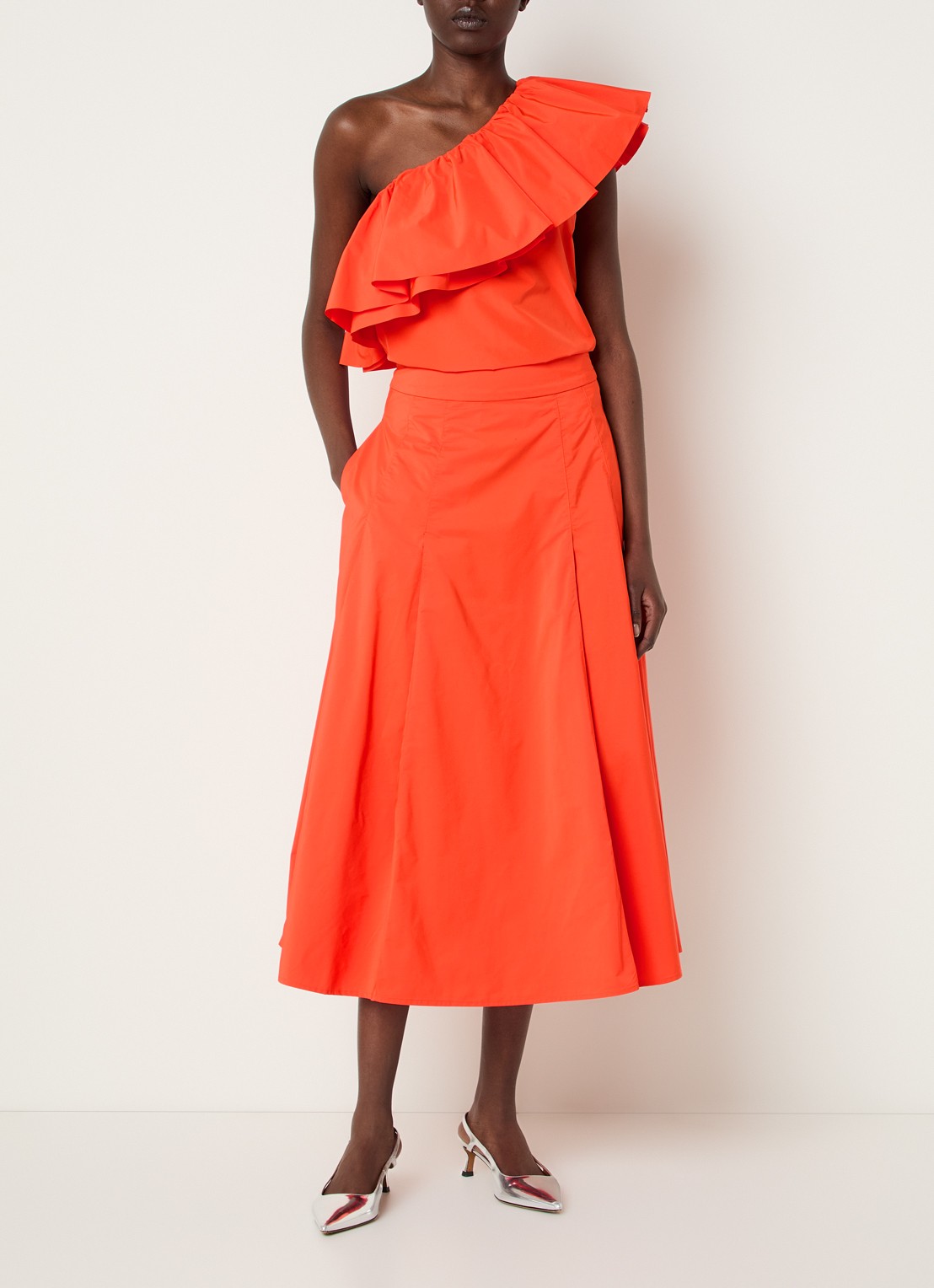Essentiel Antwerp One shoulder top met volant - voorkant 4 oranjerood