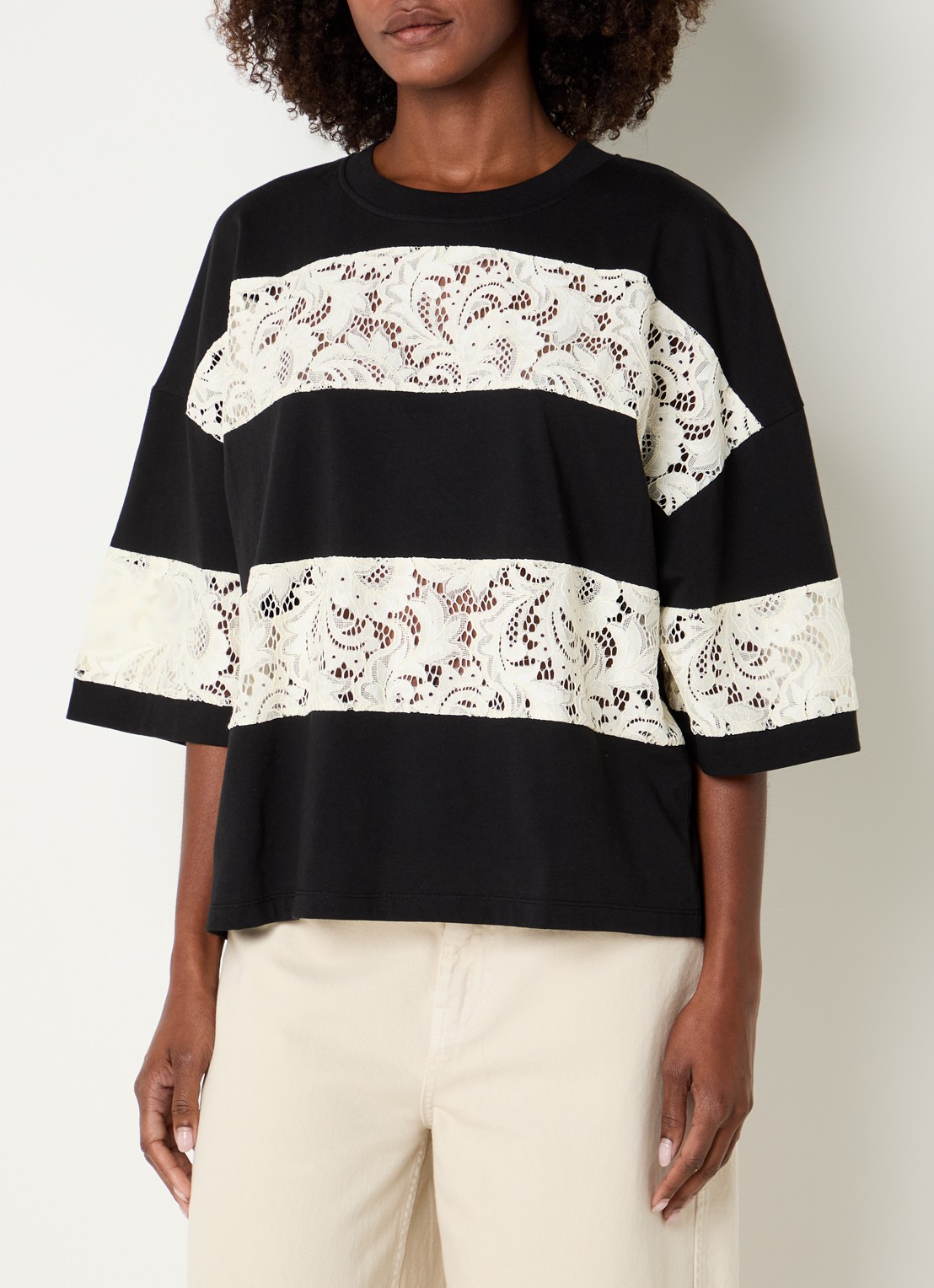 Essentiel Antwerp T-shirt met broderie - detail zwart