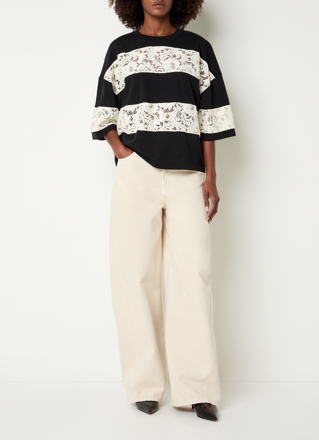 Essentiel Antwerp T-shirt met broderie - voorkant 3 zwart